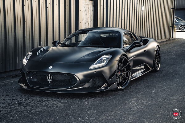 Фото дисков Vossen VPS-1 Черный глянец на Maserati MC20