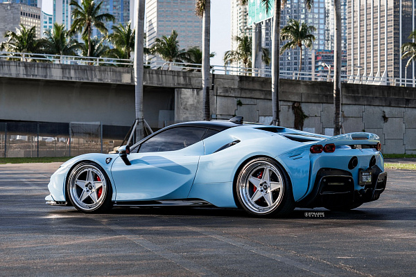 Фото дисков Strasse Wheels F5 Track Глянцевый лак на Ferrari SF90