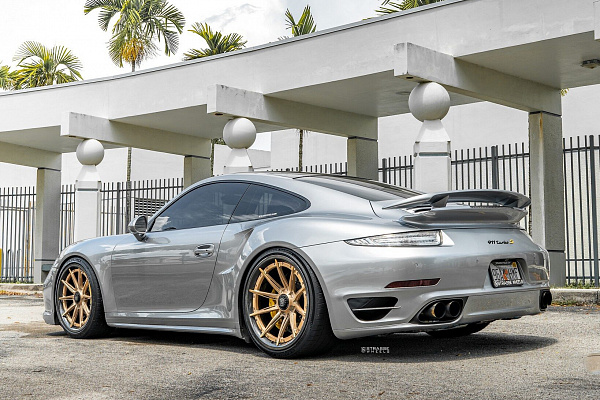 Фото дисков Strasse Wheels SV10-RS Performance Сатиновое золото на Porsche 911 VII