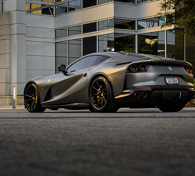 Фото дисков Vossen EVO-2 на Ferrari 812
