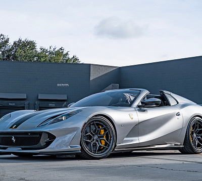 Фото дисков Strasse Wheels SV5R Deep Concave FS на Ferrari 812