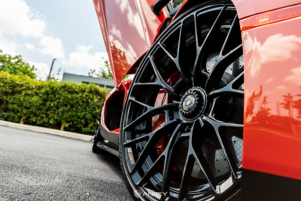 Фото дисков Anrky AN20 Черный глянец на Lamborghini Aventador