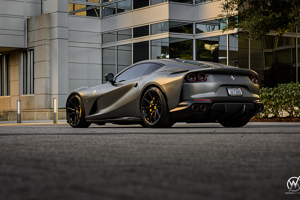 Фото дисков Vossen EVO-2 Черный глянец на Ferrari 812