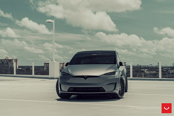 Фото дисков Vossen HF-8 Черный глянец на Tesla Model X