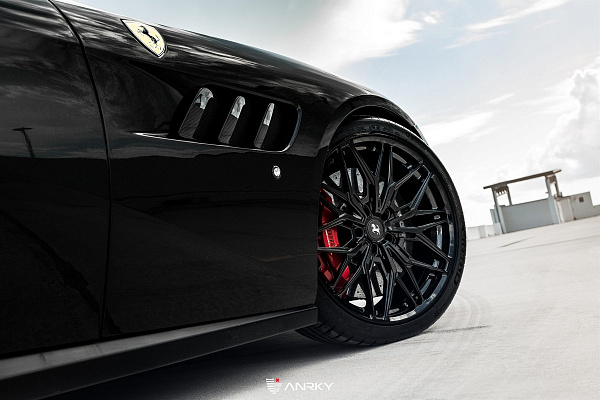 Фото дисков Anrky S1-X1 Черный глянец на Ferrari GTC4Lusso
