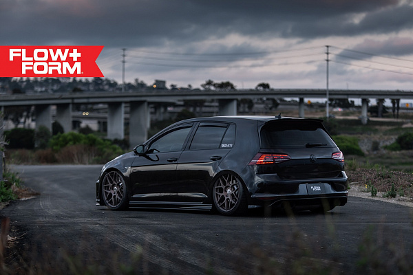 Фото дисков HRE FF01 Сатиновая темная бронза на Volkswagen Golf VII