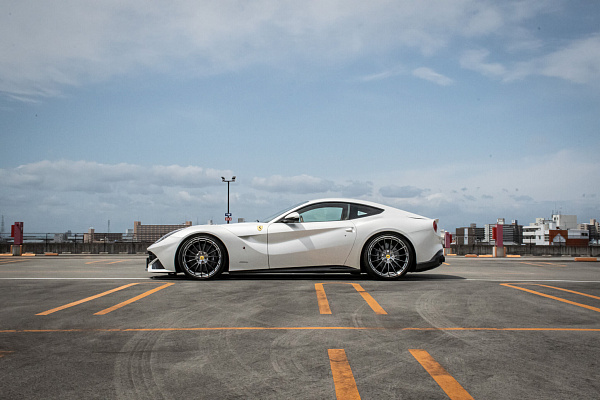 Фото дисков HRE P103 Глянцевый темный лак на Ferrari F12