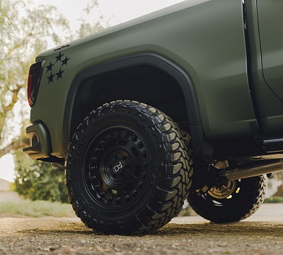 Фото дисков Black Rhino AXLE на GMC Sierra IV