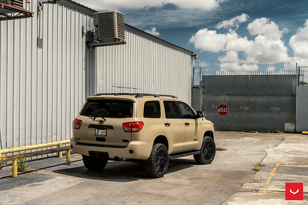 Фото дисков Vossen HF-7 Черный глянец на Toyota Sequoia II