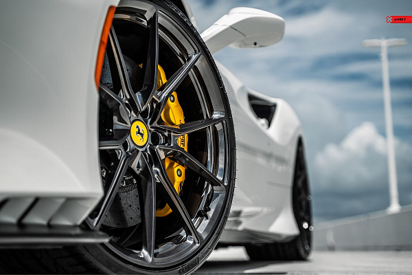 Фото дисков Anrky AN12 Глянцевый темный лак на Ferrari F8