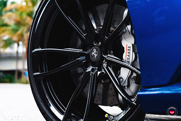 Фото дисков Vossen S17-06 Черный глянец на Ferrari 812
