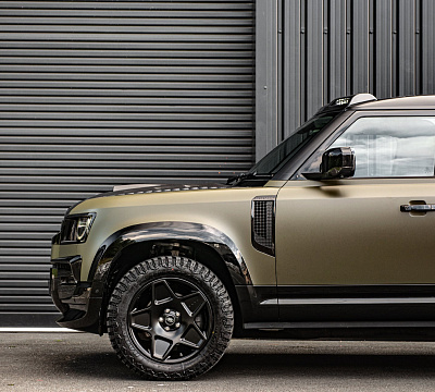 Фото дисков Kahn Mondial Retro на Land Rover Defender II