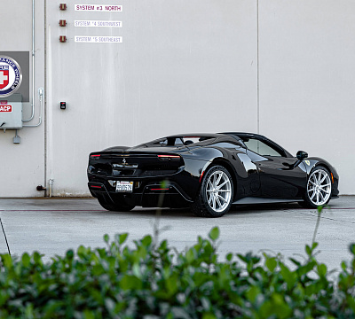 Фото дисков HRE P104SC на Ferrari 296