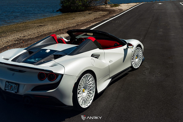 Фото дисков Anrky RS7.3 Белый сатин на Ferrari F8