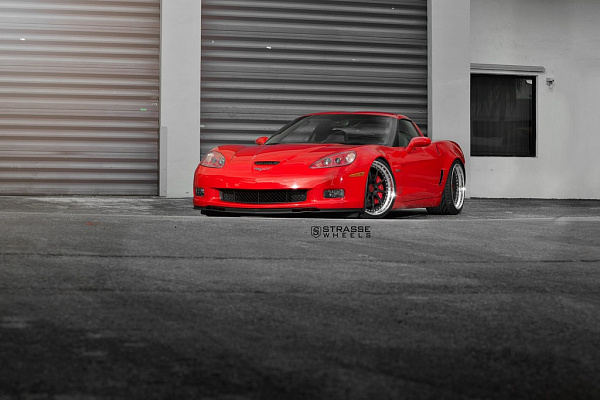 Фото дисков Strasse Wheels R10 Performance Другой цвет на Chevrolet Corvette C6