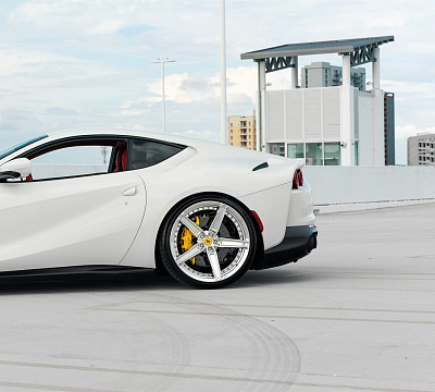 Фото дисков Anrky AN25 на Ferrari 812