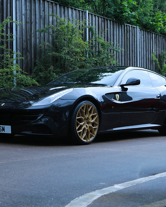Фото дисков HF-2 Глянцевое золото на Ferrari GTC4Lusso