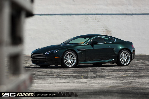 Фото дисков BC Forged RS40 Глянцевый лак на Aston Martin Vantage 3