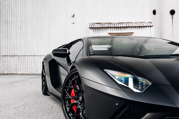 Фото дисков Brixton Forged TR05 Черный глянец на Lamborghini Aventador