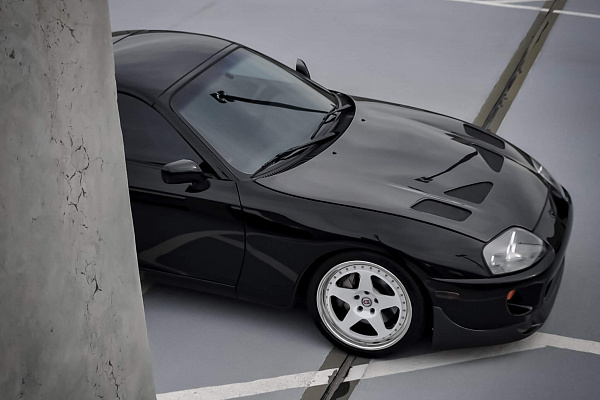 Фото дисков HRE 305 Белый глянец на Toyota Supra A80