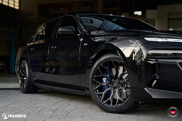 Фото дисков Vossen S17-01 Черный глянец на BMW 7 (G11/G12)