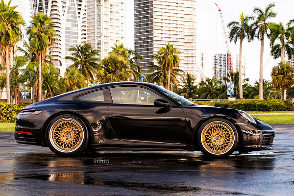 Фото дисков Strasse Wheels SC20 Track Сатиновое золото на Porsche 911 VIII