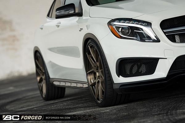 Фото дисков BC Forged HCA381 Сатиновая бронза на Mercedes-Benz GLA (X156)