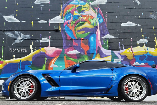 Фото дисков Strasse Wheels R10 Signature Глянцевый лак на Chevrolet Corvette C7