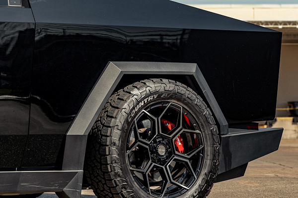 Фото дисков 4PLAY 4PS26 Черный глянец на Tesla Cybertruck