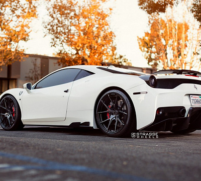 Фото дисков Strasse Wheels SM5R Deep Concave Monoblock на Ferrari 458
