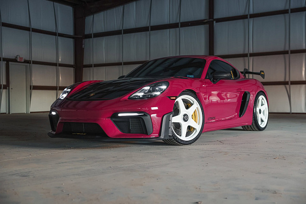 Фото дисков Brixton Forged TR04 Белый глянец на Porsche Cayman III