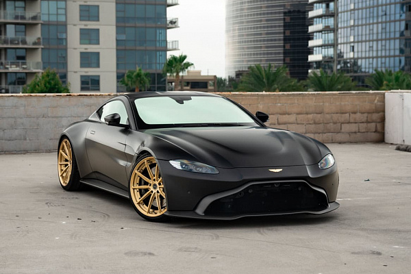 Фото дисков Brixton Forged R11-R Глянцевая шампань на Aston Martin Vantage 4