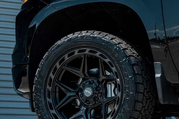 Фото дисков 4PLAY 4P55 Черный глянец на Chevrolet Silverado IV