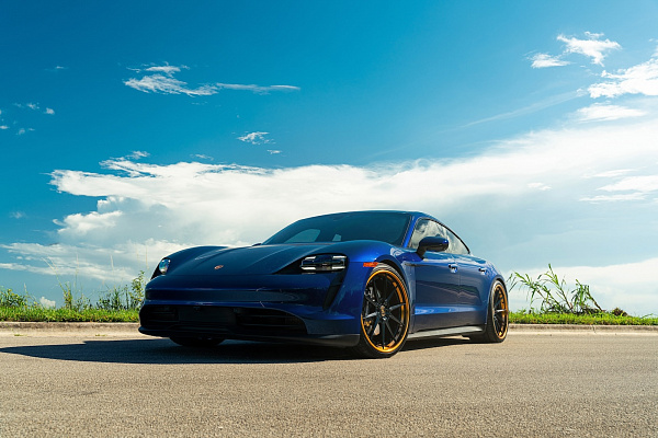 Фото дисков Strasse Wheels SV10 Deep Concave FS Черный глянец на Porsche Taycan I