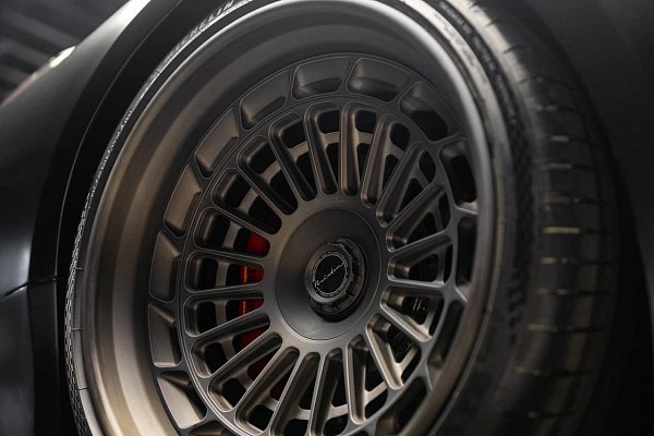 Фото дисков Brixton Forged TR10 AERO1 Сатиновый темный лак на Ferrari 458