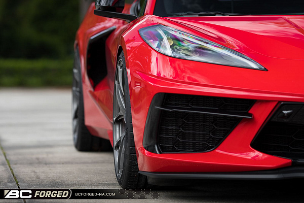 Фото дисков BC Forged RZ21 Глянцевый графит на Chevrolet Corvette C8