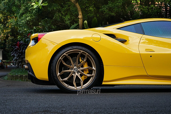 Фото дисков HRE P201 Сатиновая шампань на Ferrari 488