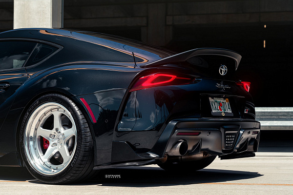 Фото дисков Strasse Wheels S5 Track Глянцевый лак на Toyota Supra A90
