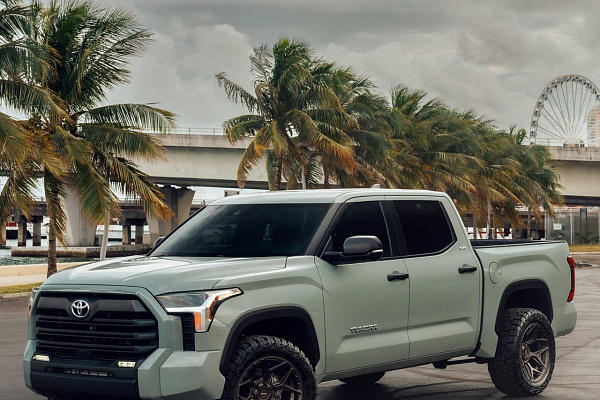 Фото дисков 4PLAY 4P83 Сатиновая темная медь на Toyota Tundra III