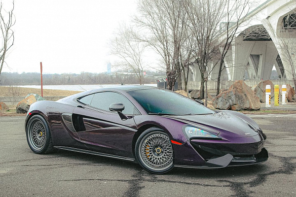 Фото дисков Brixton Forged TR20 Сатиновый графит на McLaren 570S