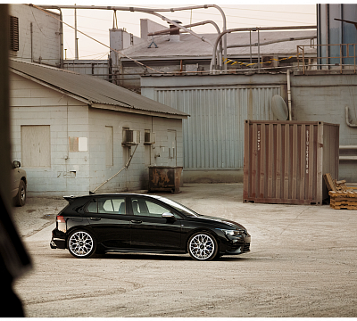 Фото дисков Rotiform SGN на Volkswagen Golf VII