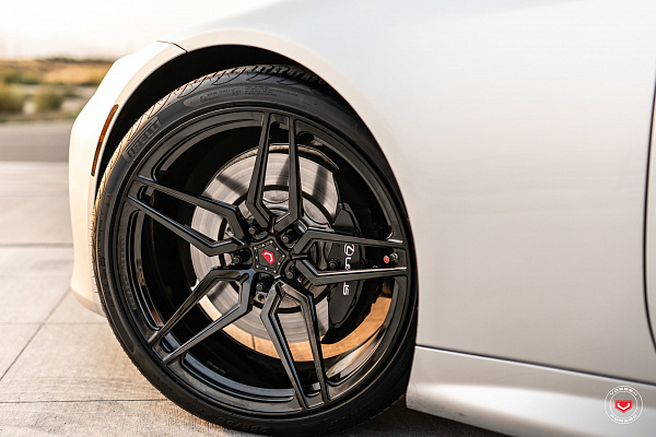Фото дисков Vossen M-X1 Черный глянец на Lexus LC 500