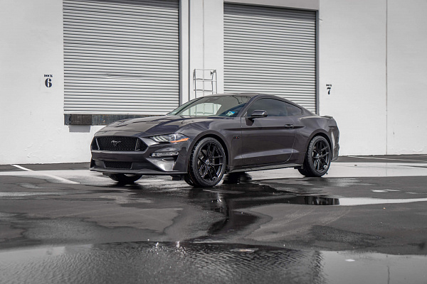 Фото дисков HRE FF21 Глянцевый графит на Ford Mustang VI