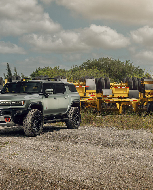 Фото дисков LC3-01 Черный глянец на GMC Hummer EV