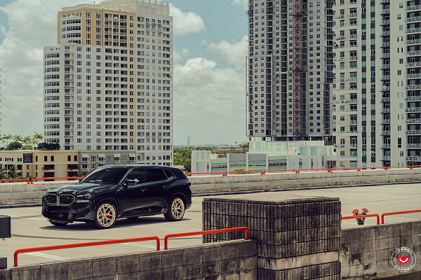 Фото дисков Vossen LC3-01 Глянцевое золото на BMW XM