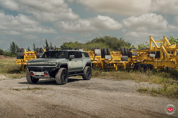 Фото дисков Vossen LC3-01 Черный глянец на GMC Hummer EV
