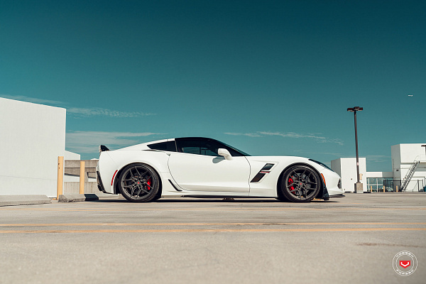 Фото дисков Vossen EVO-4R Сатиновый графит на Chevrolet Corvette C7