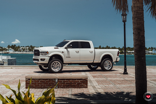 Фото дисков Vossen VFX-03 Черный глянец на Ram 1500 V