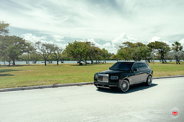 Фото дисков Vossen S17-16 Глянцевый лак на Rolls-Royce Cullinan
