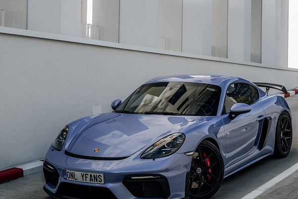 Porsche GT4